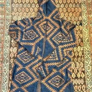 Geometric Patterned Hooded Sweater